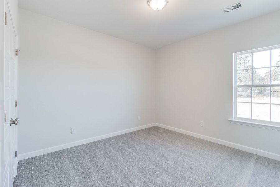 Spacious, unfurnished interior of a new home in Hendrix Farms, Lexington (Image 33).