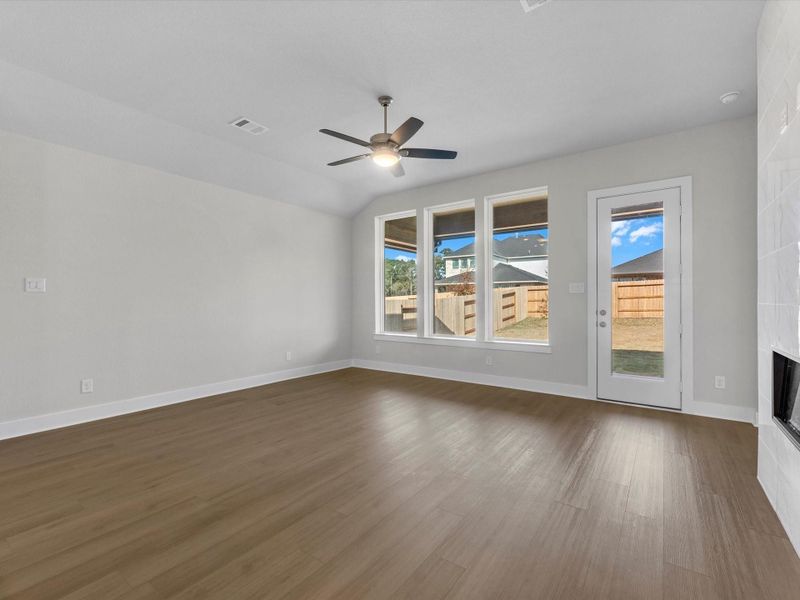 Spacious, unfurnished interior of a new home in Garden Glen at Clopton Farms, Montgomery (Image 12).