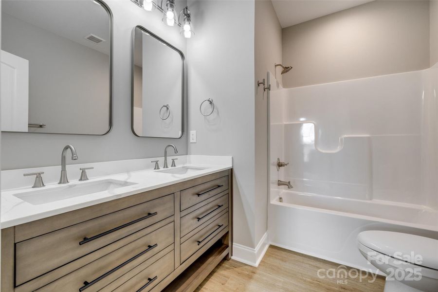 Representative photo of same build; colors and selections may differ. Representative photo of same build; colors and selections may differ.