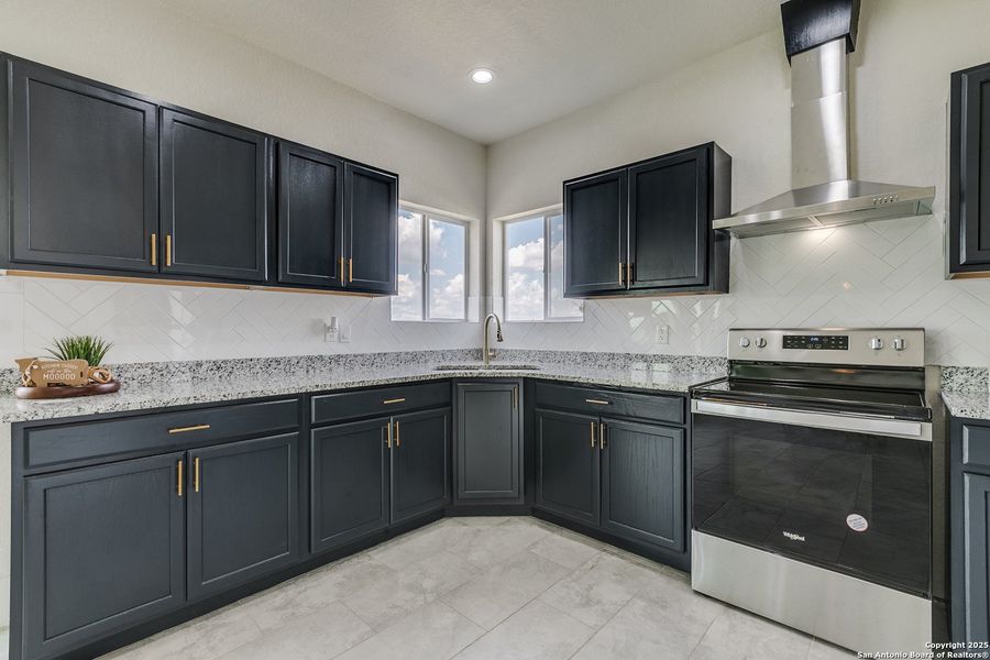 Furnished interior view inside a new home in , Atascosa (Image 16).