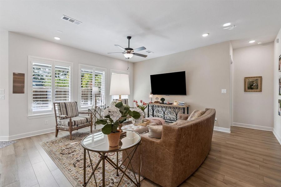 Furnished interior view inside a new home in Pine Trails, Tomball (Image 6). Furnished interior view inside a new home in Pine Trails, Tomball (Image 6).