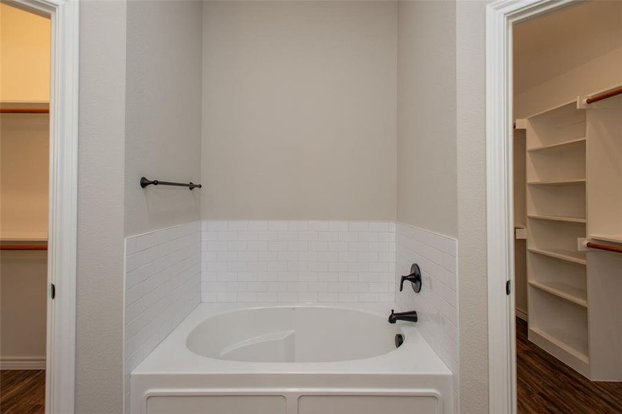 Close-up of interior finishes inside a home in , Mabank (Image 20).