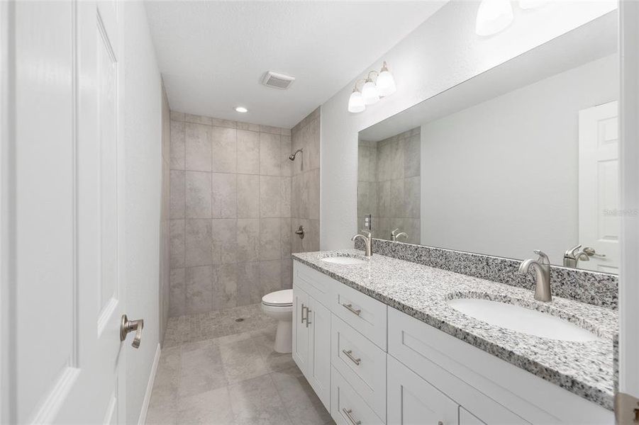 Furnished interior view inside a new home in , Ocklawaha (Image 7).