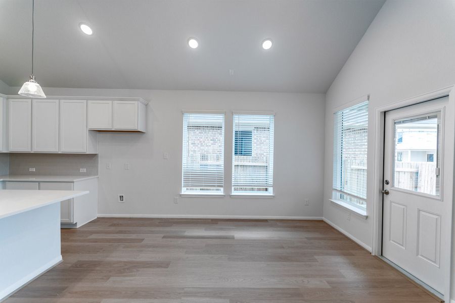 Spacious, unfurnished interior of a new home in Sunfield, Buda (Image 11).