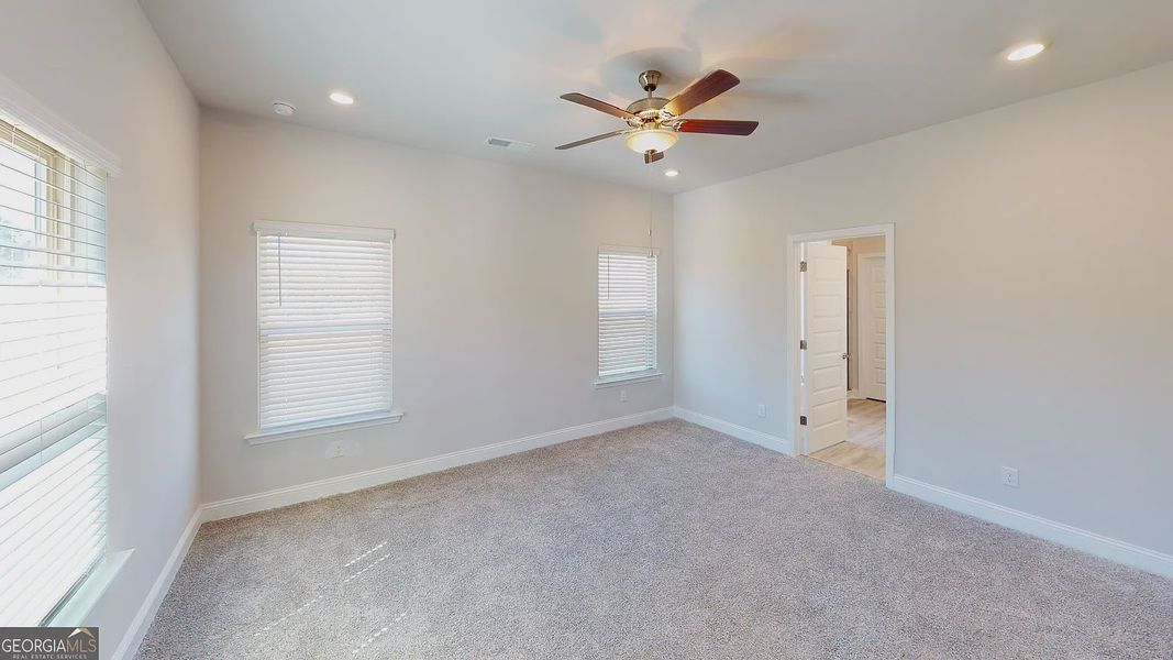 Spacious, unfurnished interior of a new home in Holliday Pass, Griffin (Image 21).