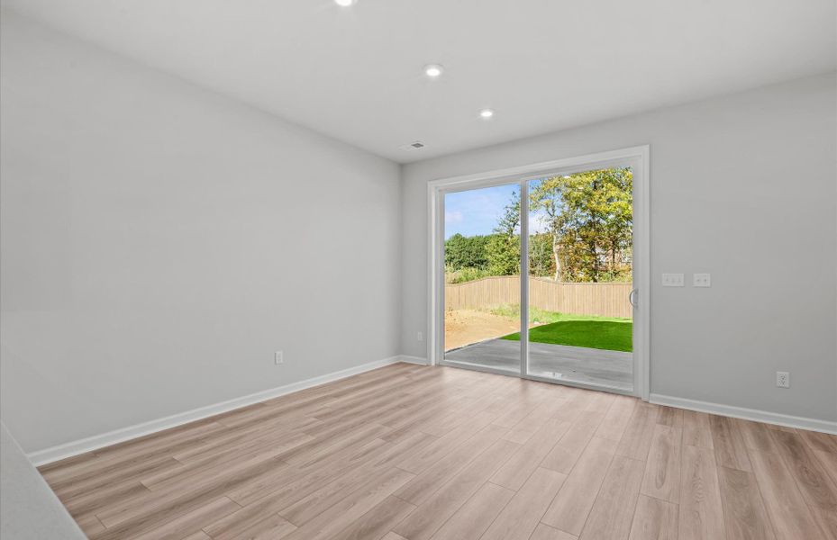 Spacious, unfurnished interior of a new home in Sparrow Creek, Boiling Springs (Image 31).