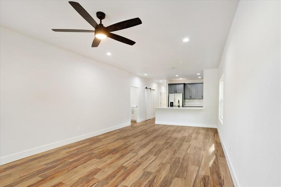 Spacious, unfurnished interior of a new home in , Sherman (Image 12).