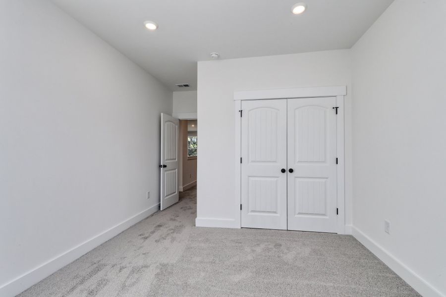 Spacious, unfurnished interior of a new home in Bally Castle, Murrells Inlet (Image 31).