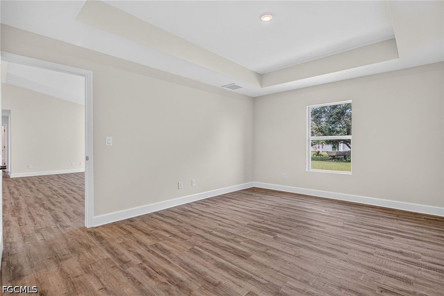 Spacious, unfurnished interior of a new home in Cape Coral, Cape Coral (Image 26).