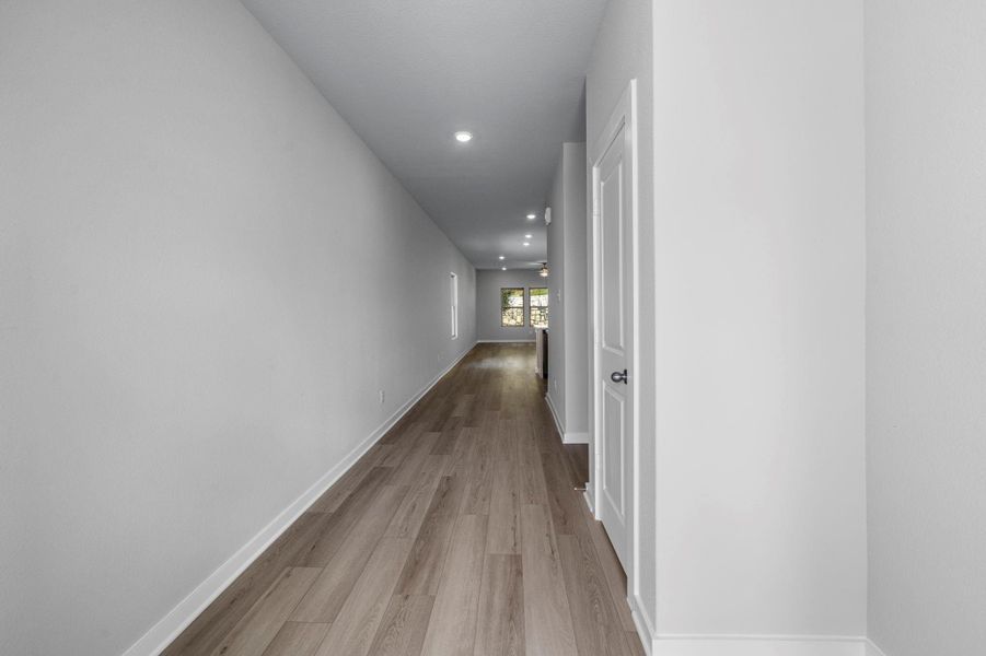 Spacious, unfurnished interior of a new home in Westridge Cove, Conroe (Image 19).