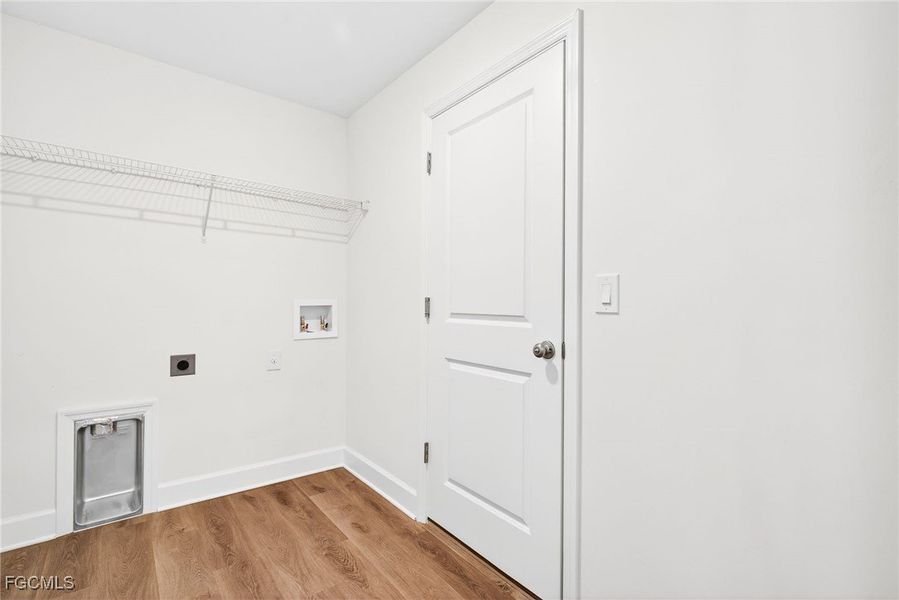 Spacious, unfurnished interior of a new home in Cape Coral, Cape Coral (Image 34).