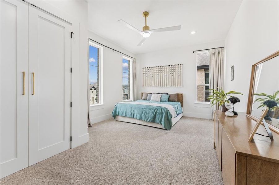 Oversized bedroom with walk in closet Oversized bedroom with walk in closet
