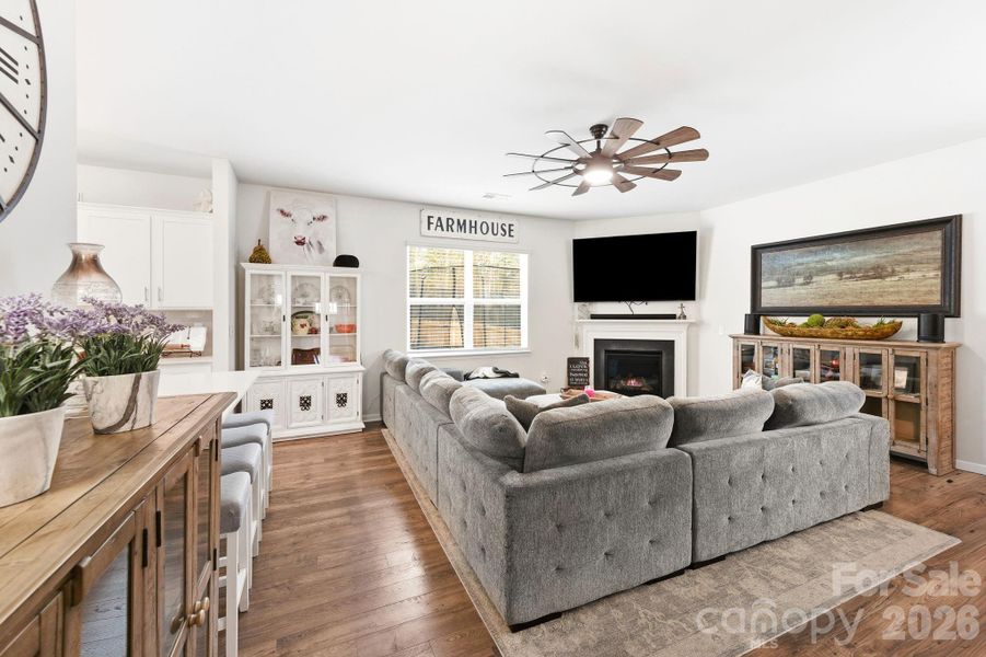 Perfect Space for the Family to Gather