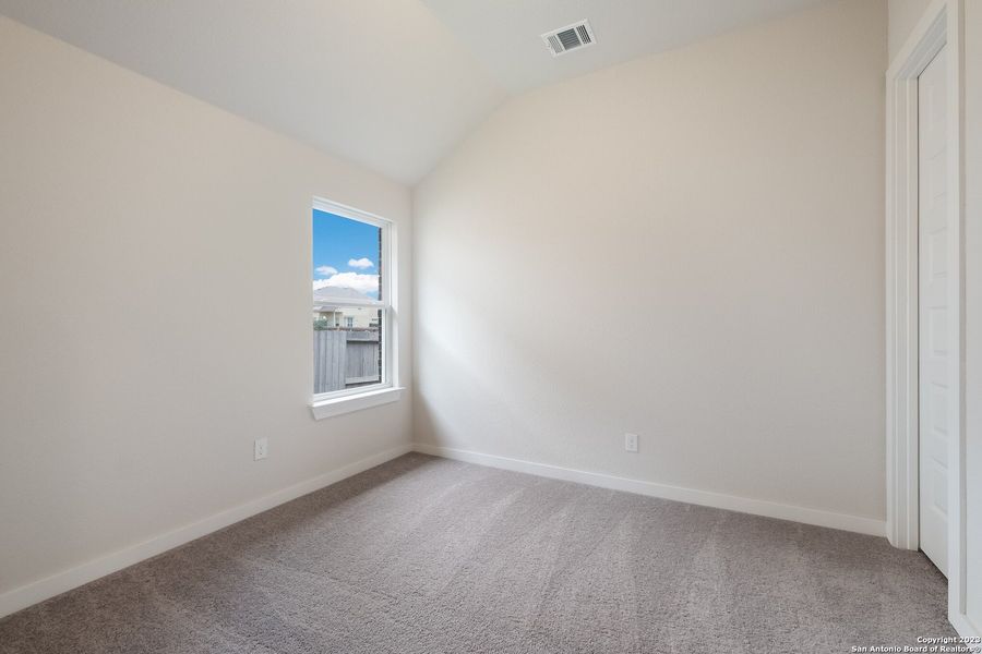 Spacious, unfurnished interior of a new home in Foxbrook, Cibolo (Image 17).