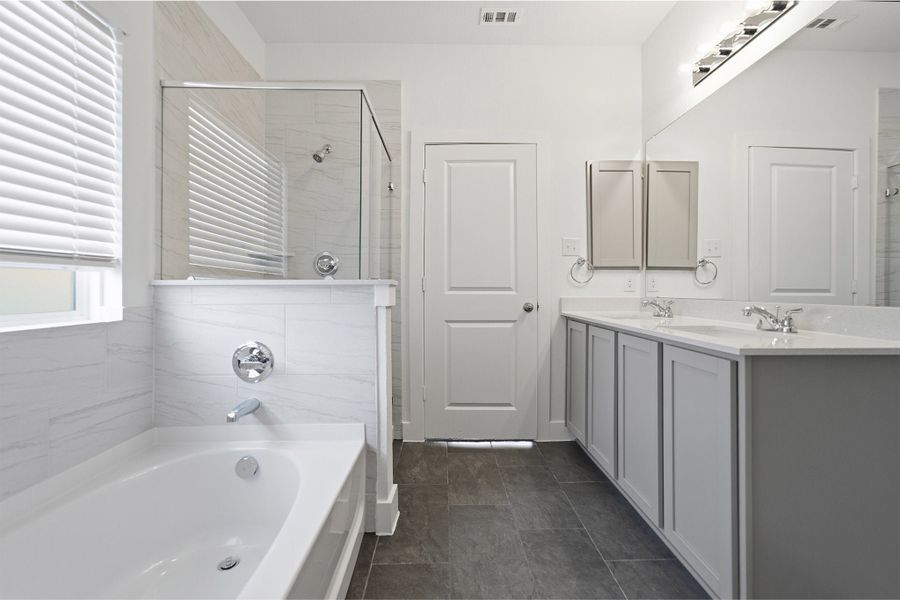 Furnished interior view inside a new home in Paramount, Kyle (Image 13).