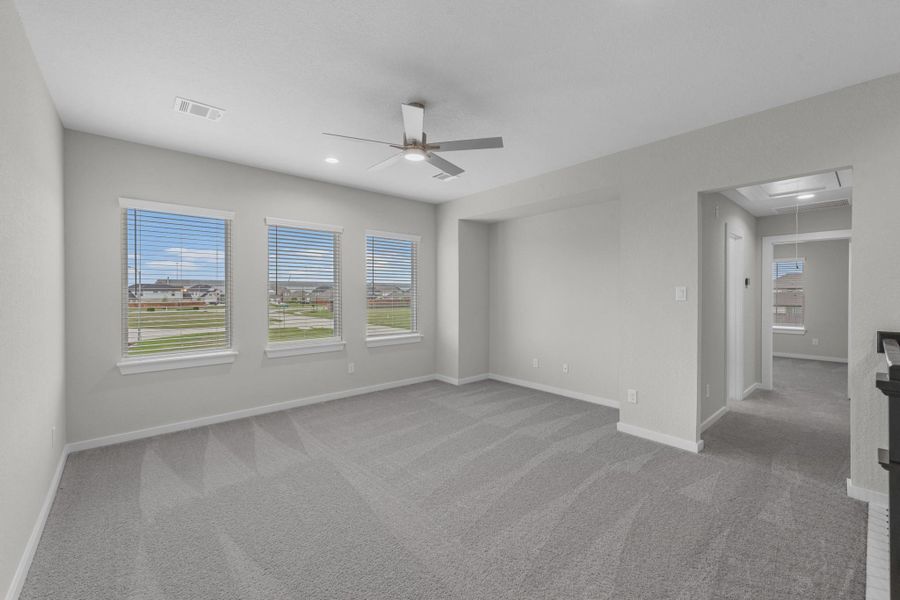 Spacious, unfurnished interior of a new home in Morton Creek Ranch, Katy (Image 20).