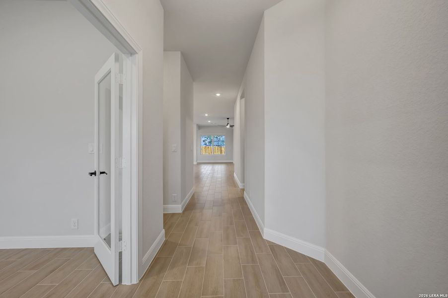 Spacious, unfurnished interior of a new home in Davis Ranch 50', San Antonio (Image 15).