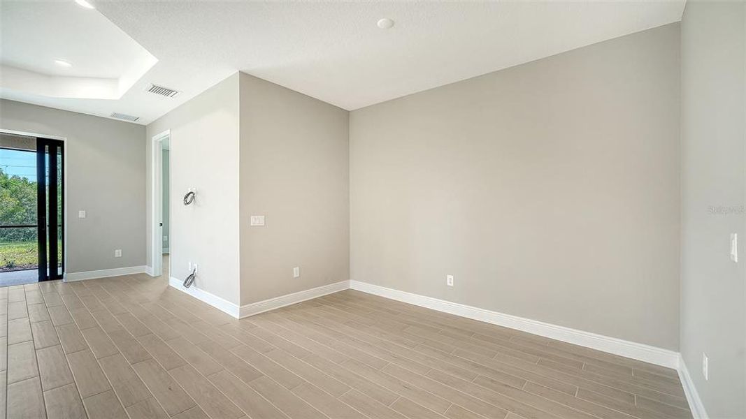 Spacious, unfurnished interior of a new home in Vicenza, Venice (Image 17).