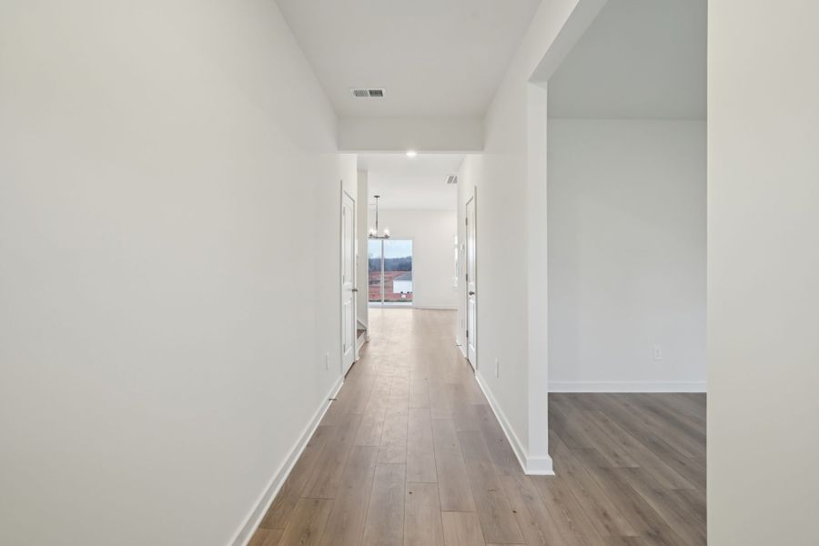 Spacious, unfurnished interior of a new home in River Ridge, Clarksville (Image 9).