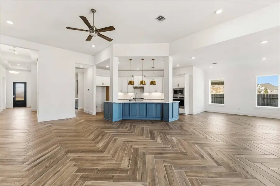 Furnished interior view inside a new home in Valencia, Manvel (Image 12).