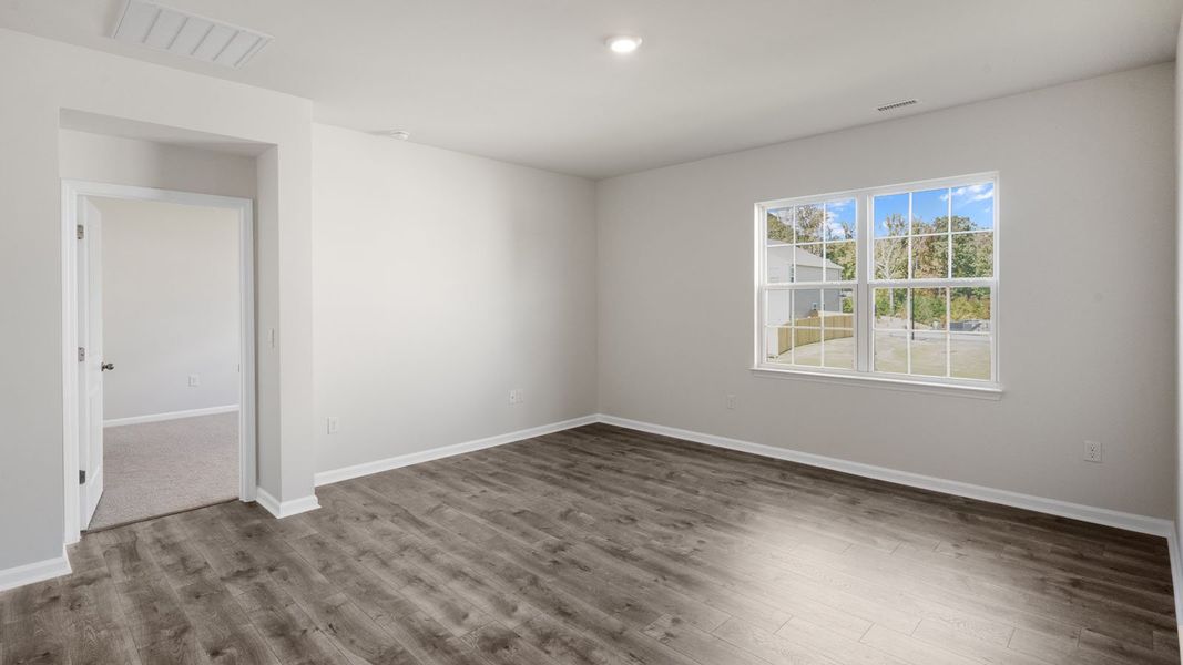Spacious, unfurnished interior of a new home in Forest Creek, Winston-Salem (Image 18).