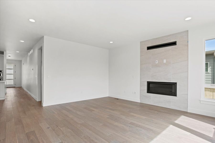 Spacious, unfurnished interior of a new home in West Grange, Longmont (Image 31).