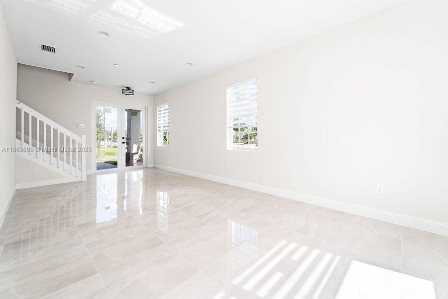 Spacious, unfurnished interior of a new home in , Tamarac (Image 22).