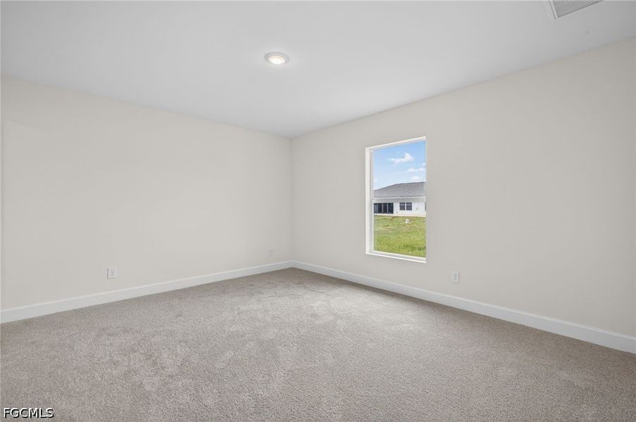 Spacious, unfurnished interior of a new home in Cape Coral, Cape Coral (Image 18).