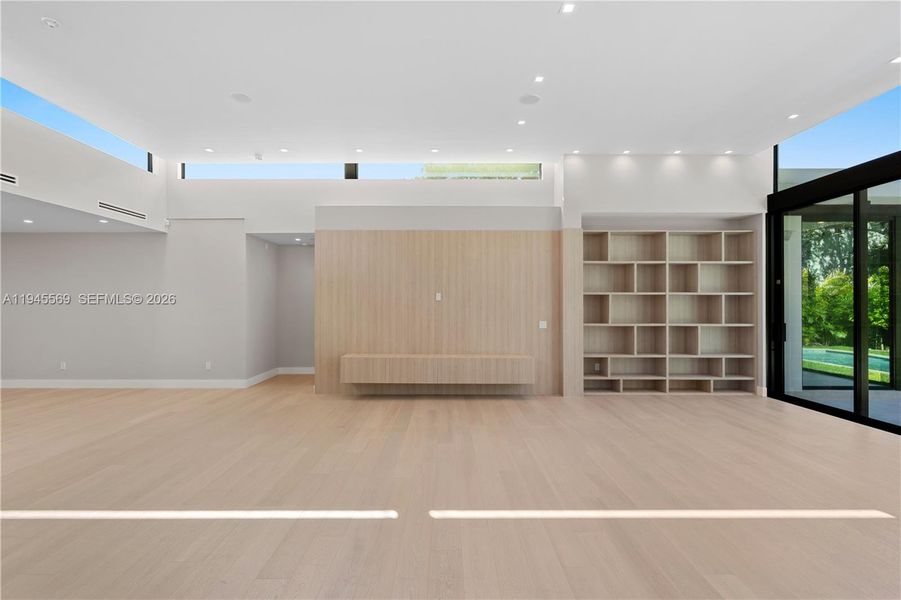 Spacious, unfurnished interior of a new home in , Biscayne Park (Image 12).