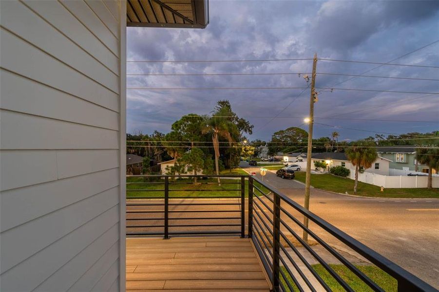 Exterior details and patio area of a home in , St. Petersburg (Image 41).