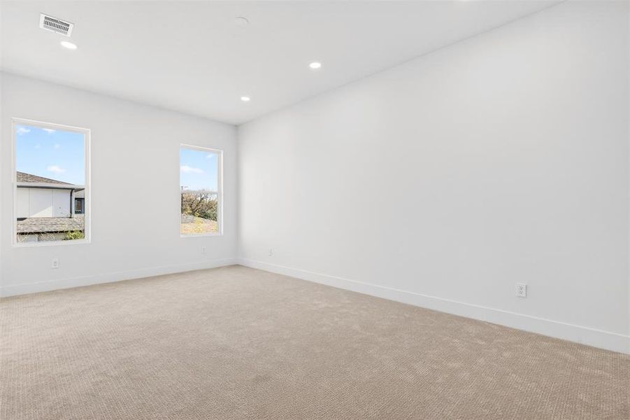 Spacious, unfurnished interior of a new home in , Dallas (Image 19).