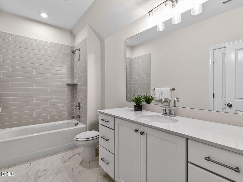 039-1280x960-bathroom