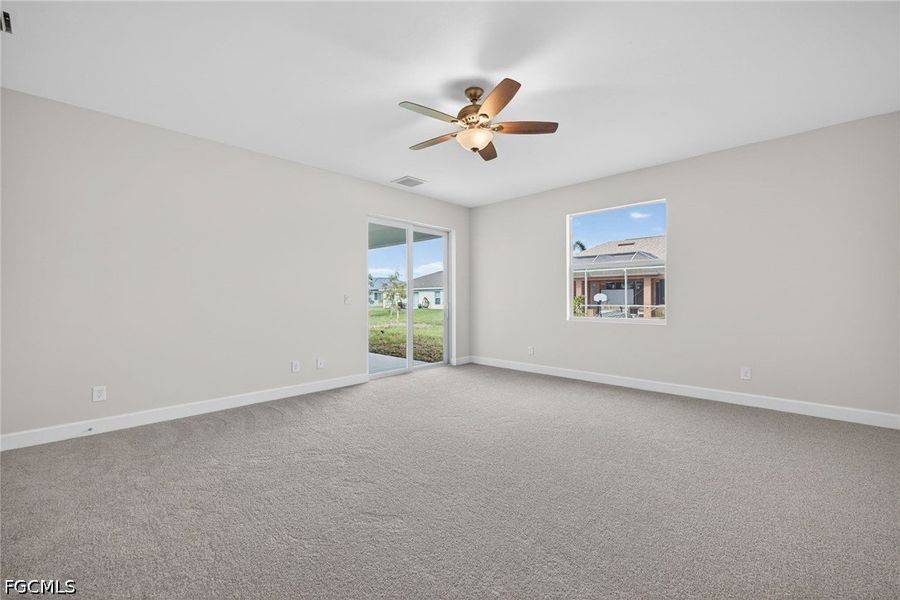 Spacious, unfurnished interior of a new home in Cape Coral, Cape Coral (Image 16).