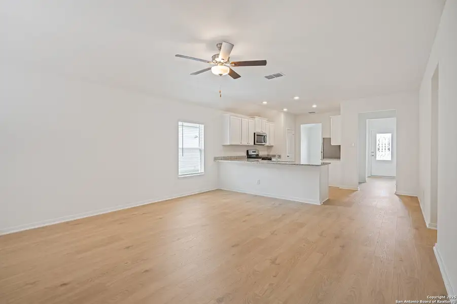 Spacious, unfurnished interior of a new home in Luckey Ranch, San Antonio (Image 7).