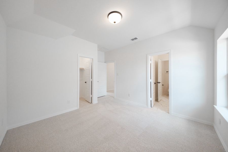 Spacious, unfurnished interior of a new home in Wildflower Ranch, Justin (Image 18).