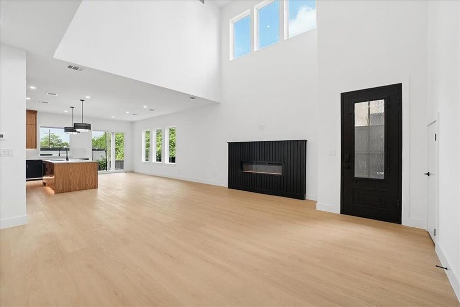 Spacious, unfurnished interior of a new home in , Dallas (Image 21).