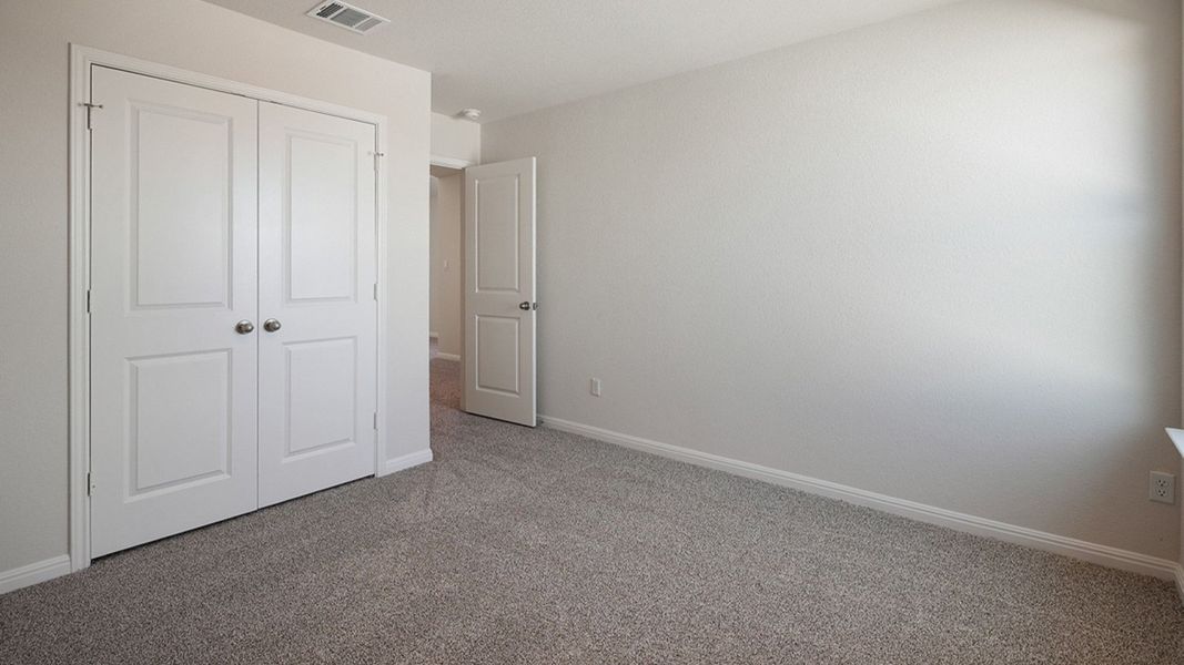 Spacious, unfurnished interior of a new home in Thunder Rock, Marble Falls (Image 32).