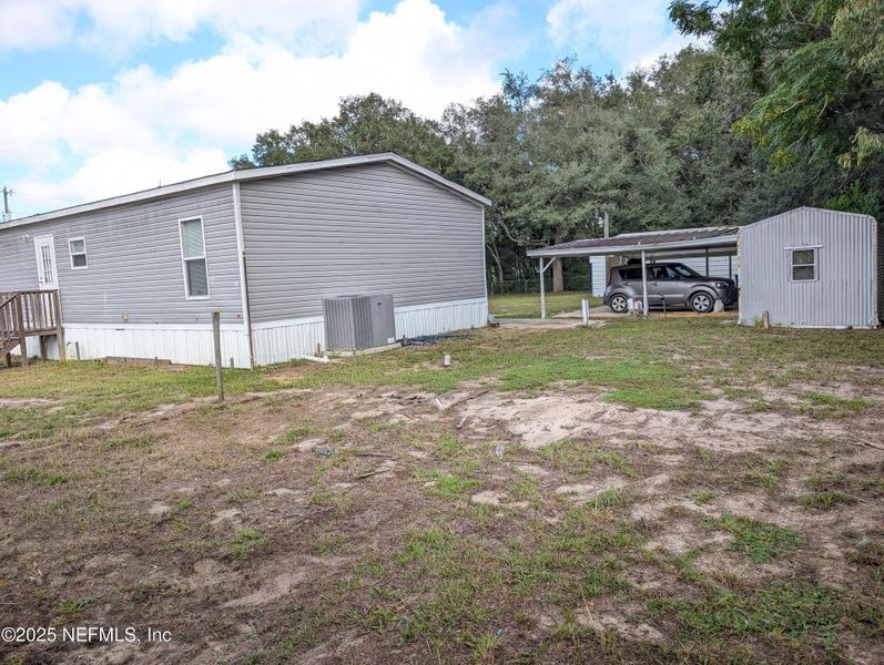 Exterior details and patio area of a home in , Interlachen (Image 17).
