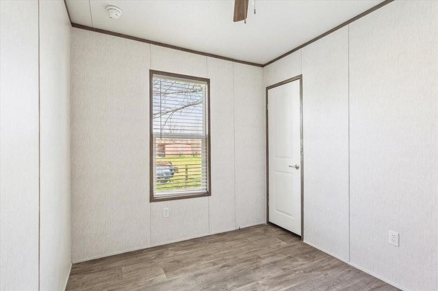 Spacious, unfurnished interior of a new home in , Mexia (Image 12).