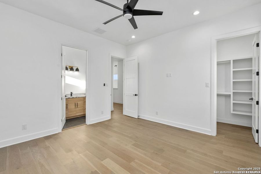 Spacious, unfurnished interior of a new home in , San Antonio (Image 15).
