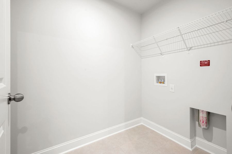 Spacious, unfurnished interior of a new home in Waterways, Richmond Hill (Image 24).