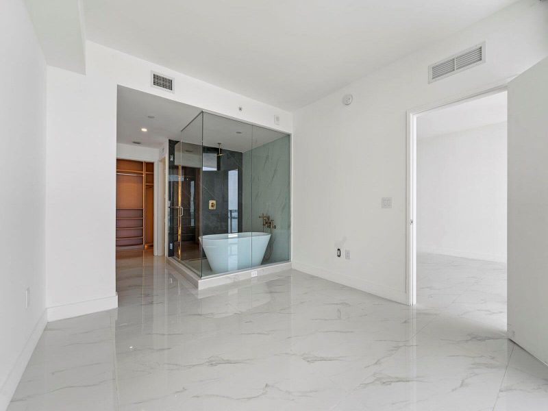Spacious, unfurnished interior of a new home in Aria Reserve, Miami (Image 23). Spacious, unfurnished interior of a new home in Aria Reserve, Miami (Image 23).