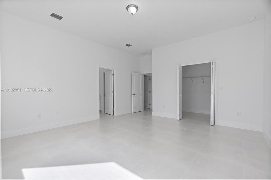 Spacious, unfurnished interior of a new home in , Cutler Bay (Image 44).