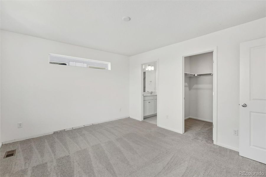 Spacious, unfurnished interior of a new home in Windler, Aurora (Image 21).