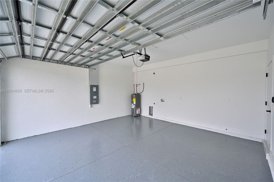 Spacious, unfurnished interior of a new home in , Lehigh Acres (Image 17).