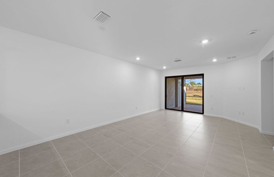 Spacious, unfurnished interior of a new home in Del Webb Naples, Ave Maria (Image 15).