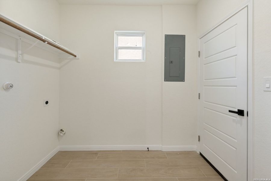 Spacious, unfurnished interior of a new home in , Schertz (Image 16).