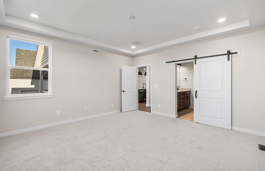 Spacious, unfurnished interior of a new home in Independence, Elizabeth (Image 16).