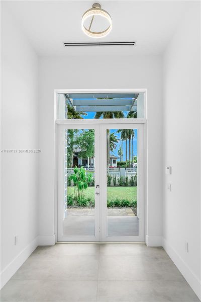 Spacious, unfurnished interior of a new home in , Doral (Image 12).