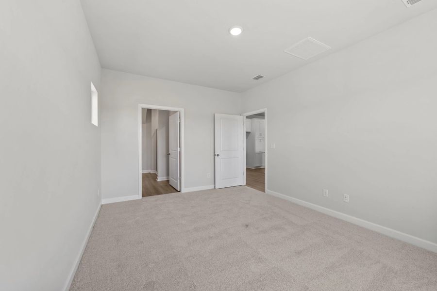 Spacious, unfurnished interior of a new home in Blue Heron Retreat, Little River (Image 20).